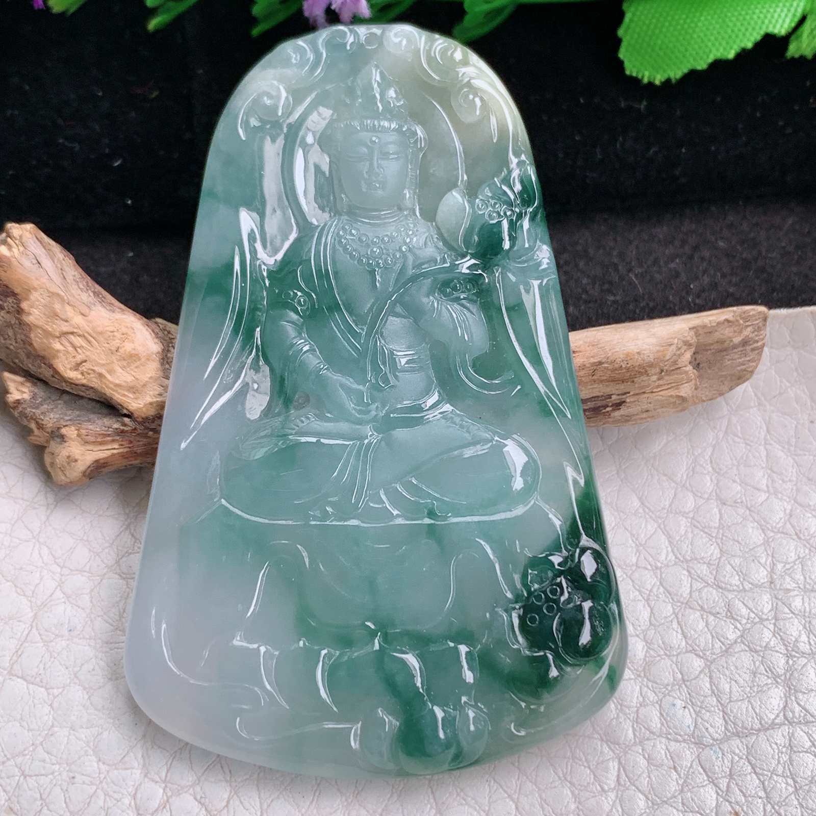 ktj实拍68.5*43.6*5.8天然缅甸翡翠精雕冰飘花持莲观音 豔玉观音玉吊坠 玉挂件