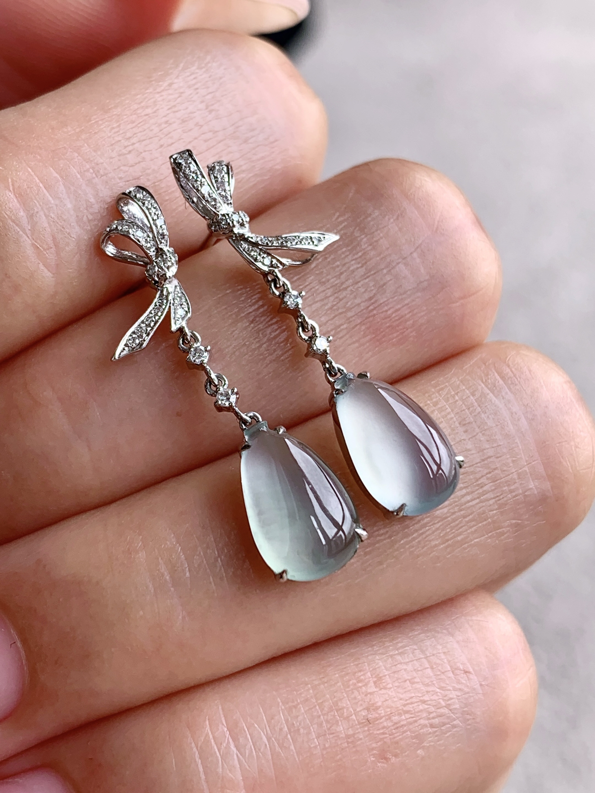 【镶嵌】🫧高冰福瓜耳坠
【说明】缅料 18k金镶嵌 性价比高  
【整体】29-6.7-4.3..