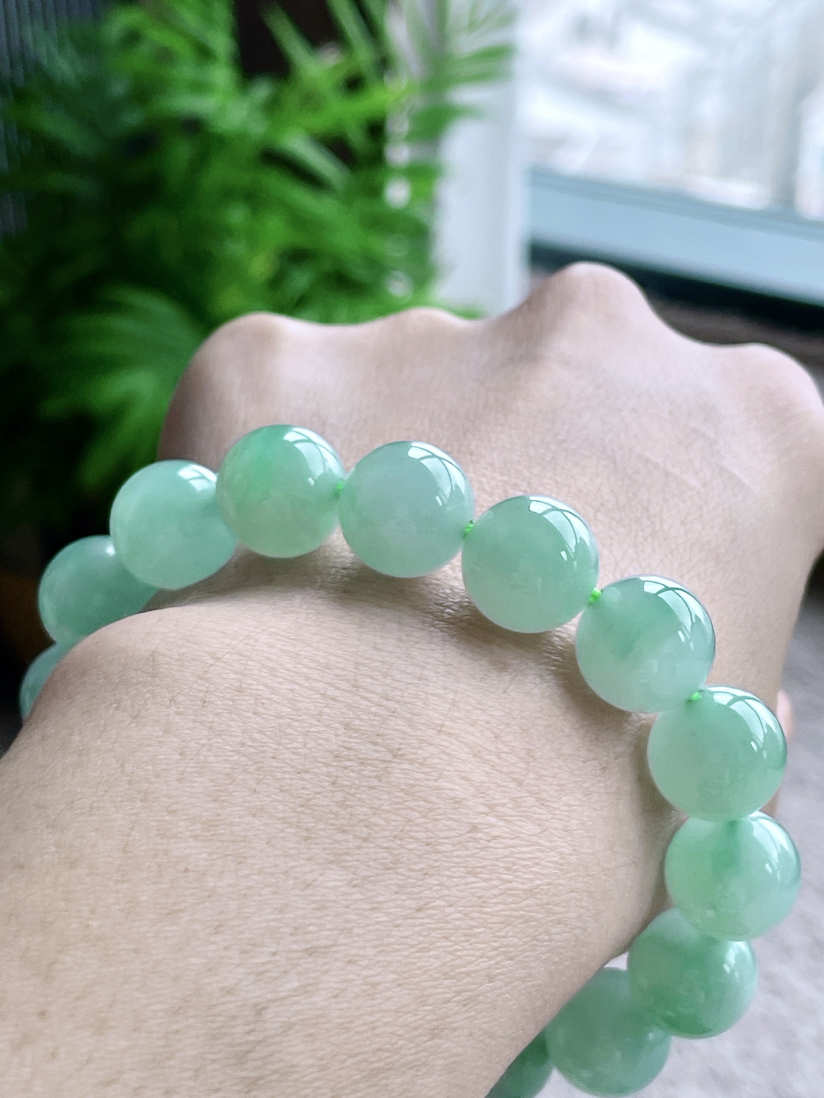 【珠子】冰晴水手串圆珠珠子手串
【说明】缅料 性价比高  
【尺寸】 12.9-12.7mm..