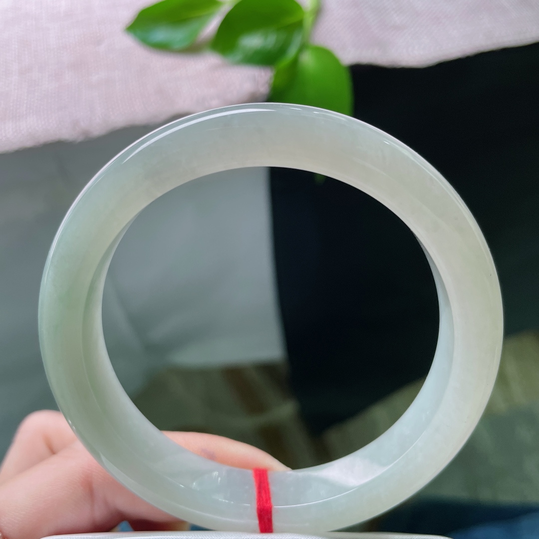 60.2/12.4/8.6，淡绿色底正圈，大圈口，素雅不张扬，底子细腻干净，皮纹，ss50591a