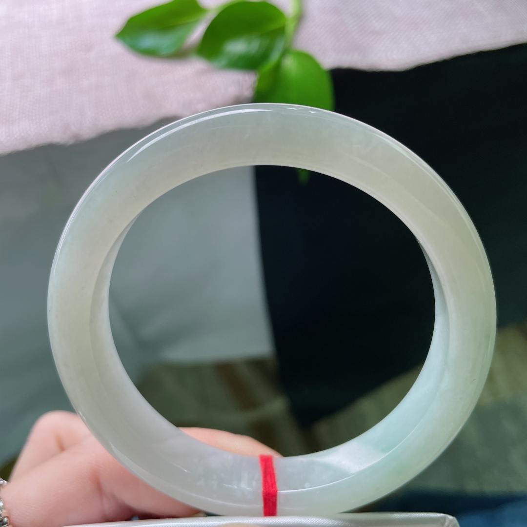 60.2/12.4/8.6，淡绿色底正圈，大圈口，素雅不张扬，底子细腻干净，皮纹，ss50591a