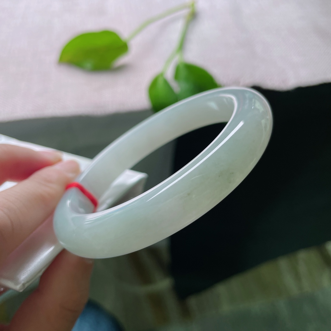 60/11.8/8.6，淡绿色底正圈，大圈口，种老，水头好，一点皮纹不显，ss50629a