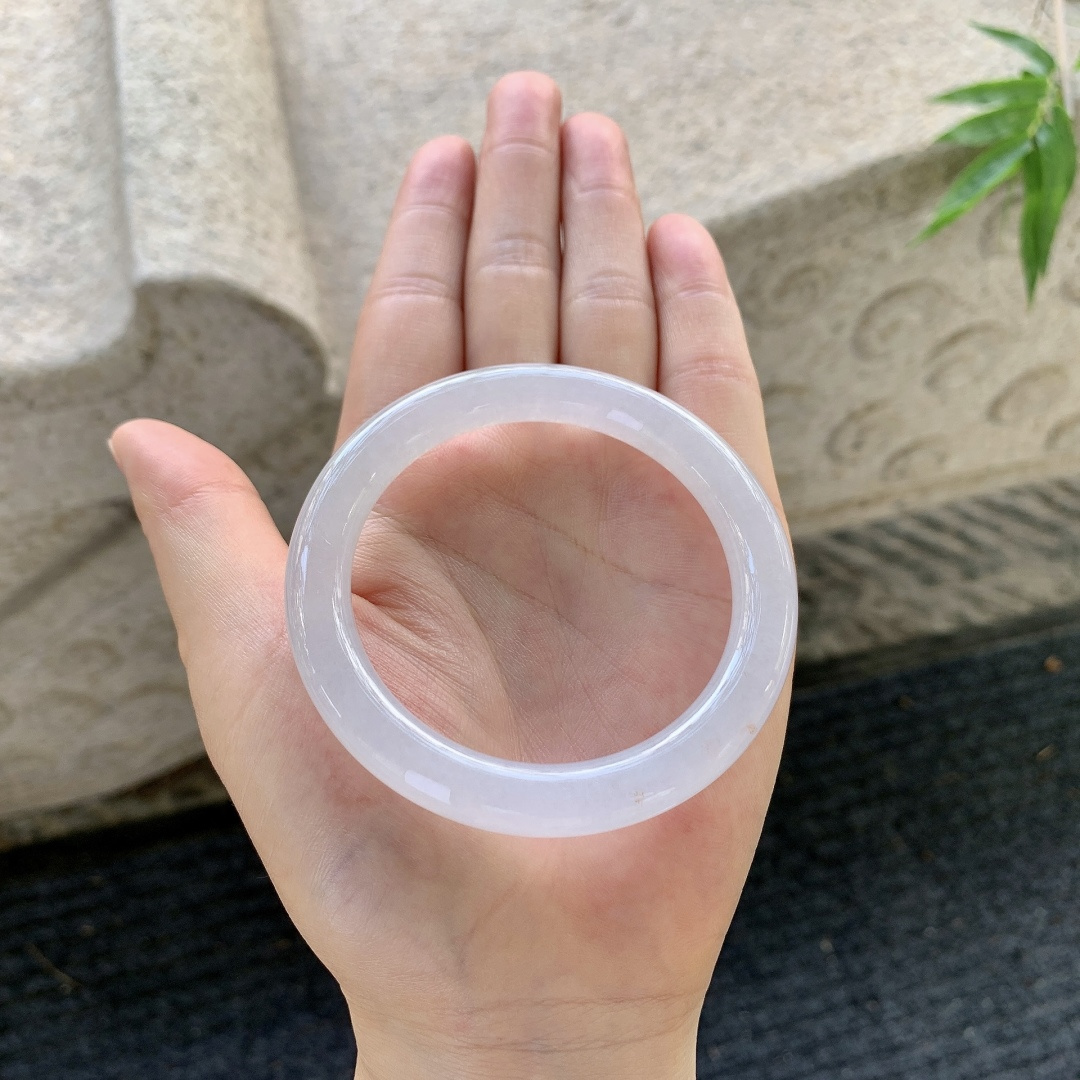 圆条51 52【圈口】52.8/8.5/8.7【编码】A1031873【描述】糯冰粉紫，水润，种老，细腻，无裂