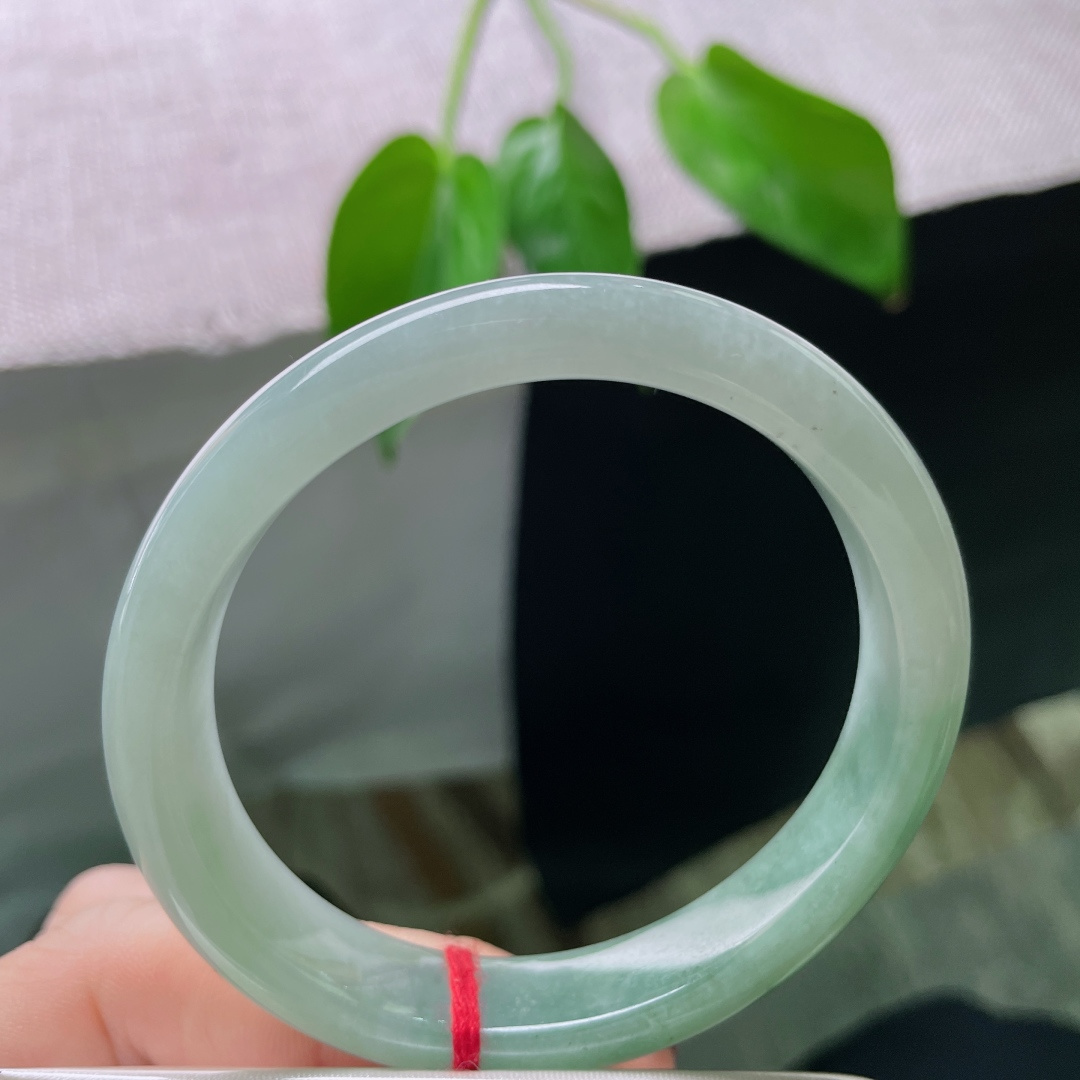 57.3（51）12/7，半山水贵妃，一半是山，沉静；一半是水，流年。无裂，ss50367a