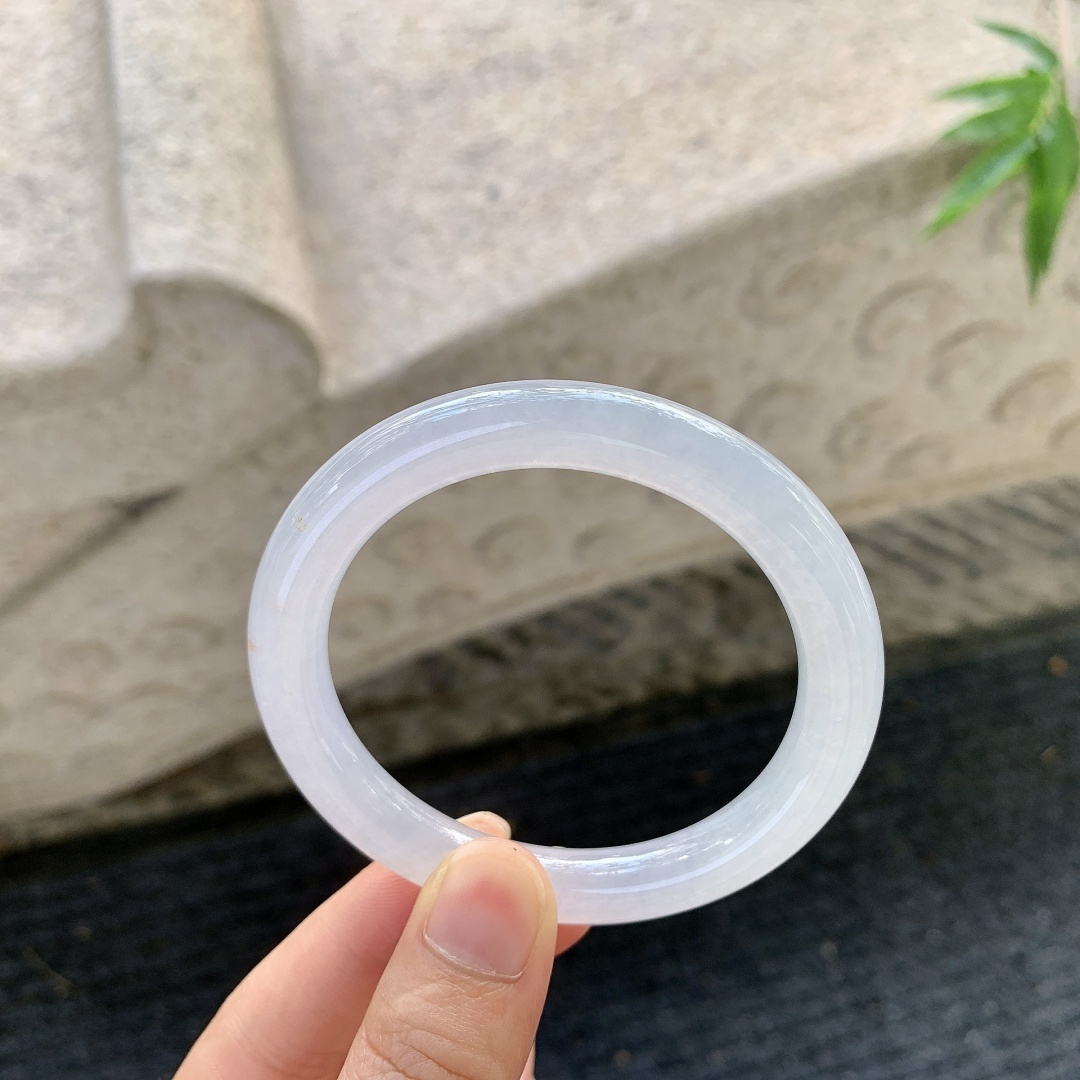 圆条51 52【圈口】52.8/8.5/8.7【编码】A1031873【描述】糯冰粉紫，水润，种老，细腻，无裂