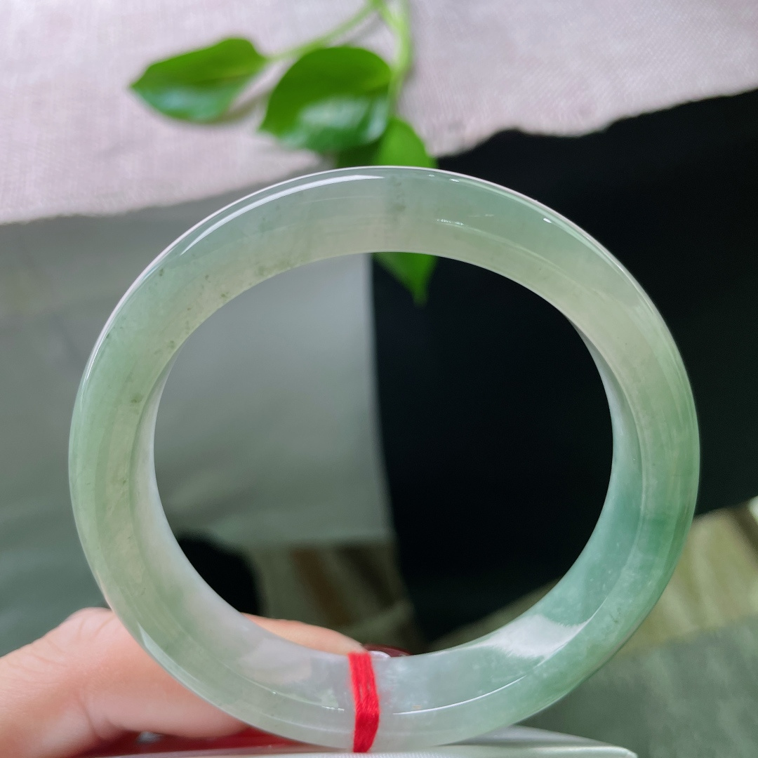 56.6/12.4/8.1，浅油绿正圈，肉质细腻干净，种老，自在清闲，无裂，ss50593a