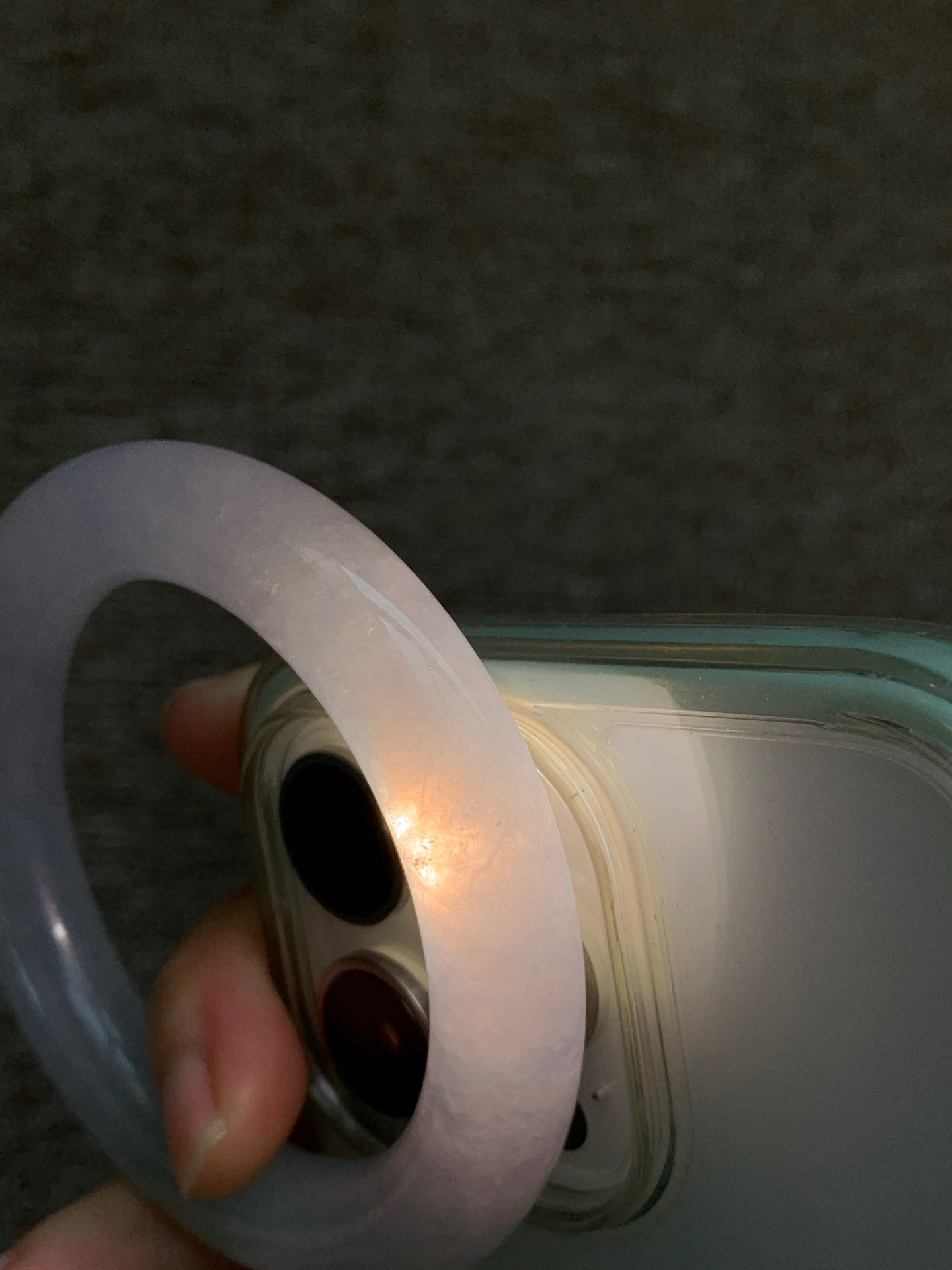 圆条54 55 圈口54.3/11.2/11.6 糯冰椿彩，水润，种老，细腻，打灯有絮线BA031271