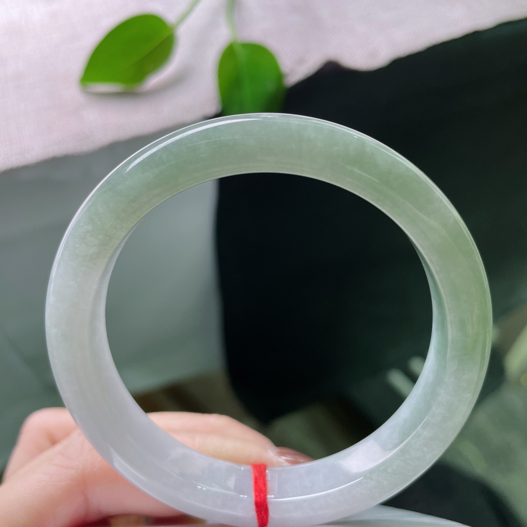 58/12.8/8.2，浅油绿正圈，半山水意境感，种老，细润，腕间春秋，有纹，ss50626a