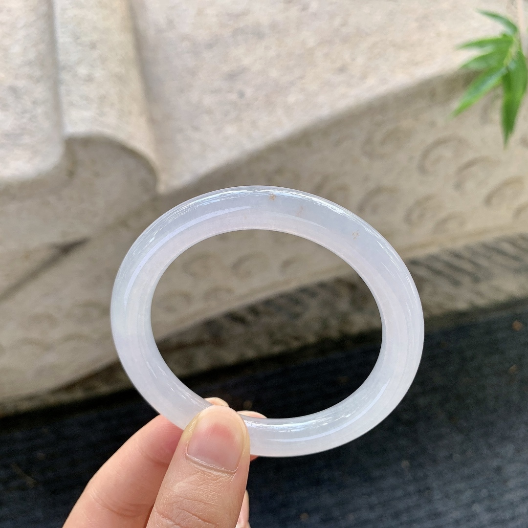 圆条51 52【圈口】52.8/8.5/8.7【编码】A1031873【描述】糯冰粉紫，水润，种老，细腻，无裂