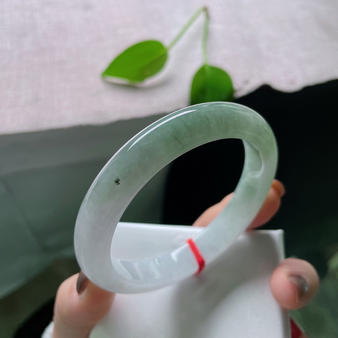 58/12.8/8.2，浅油绿正圈，半山水意境感，种老，细润，腕间春秋，有纹，ss50626a