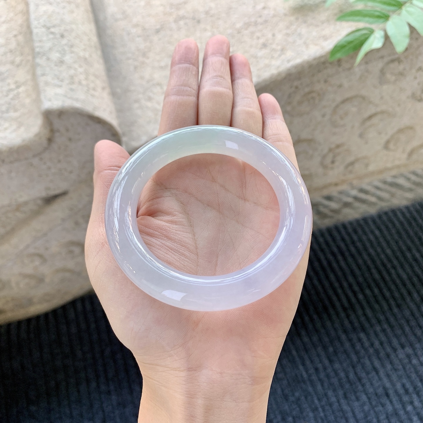 圆条54 55 圈口54.3/11.2/11.6 糯冰椿彩，水润，种老，细腻，打灯有絮线BA0312