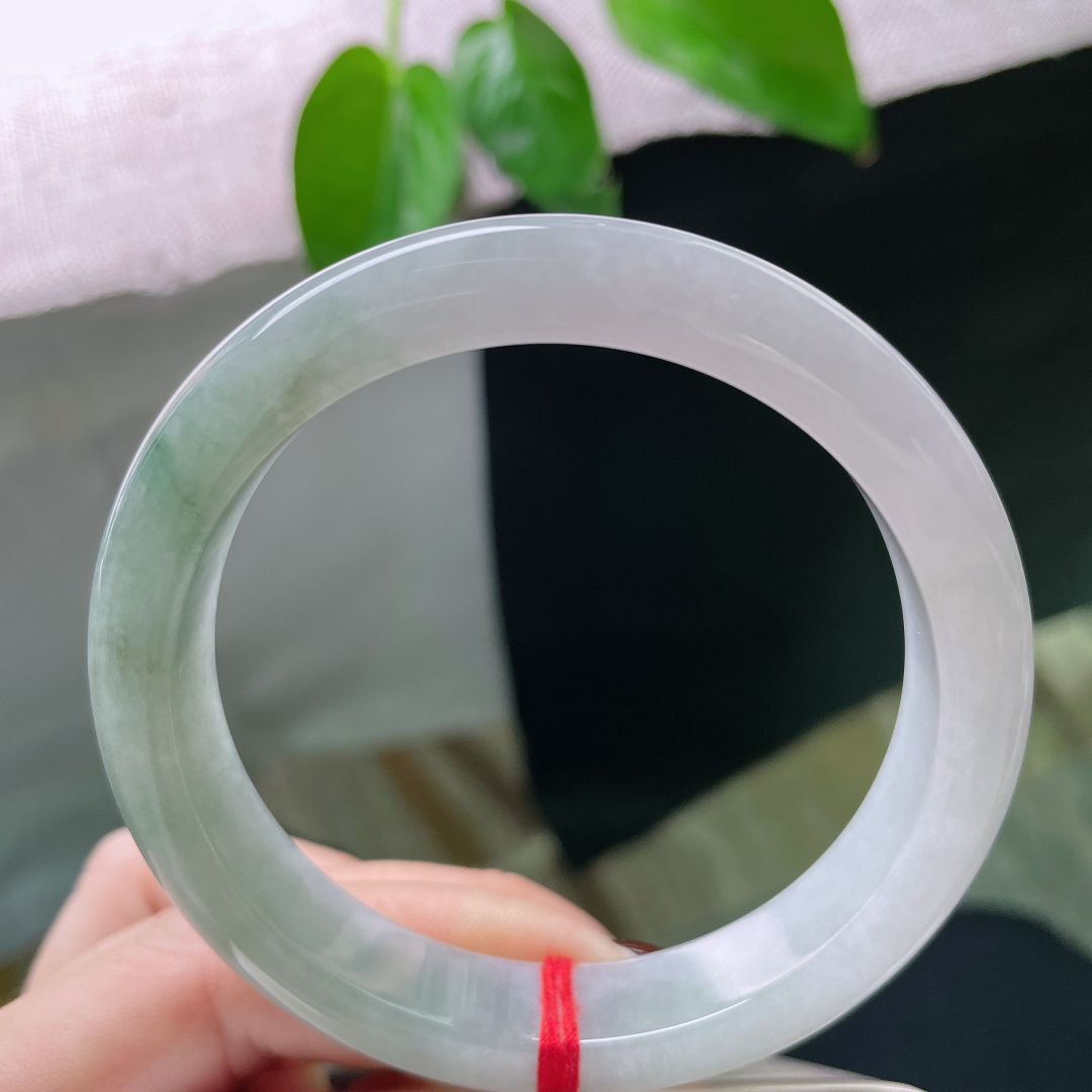 58.9/12.3/8淡绿正圈，水头好，一镯两戴，温养千年色，一镯定风华。有纹，ss50347a