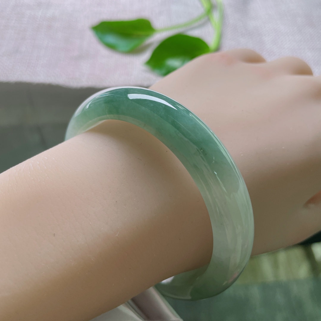 56.6/12.4/8.1，浅油绿正圈，肉质细腻干净，种老，自在清闲，无裂，ss50593a