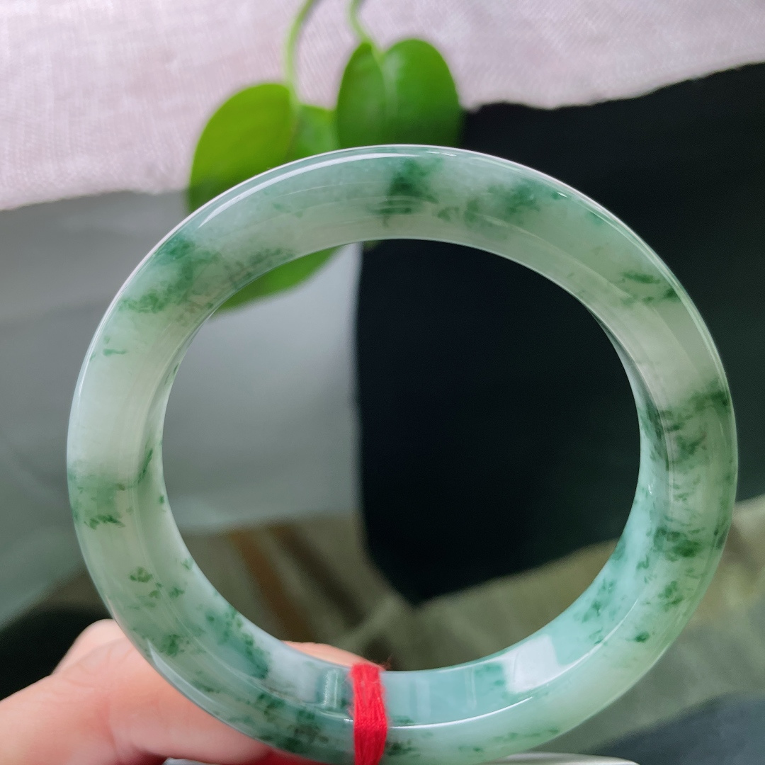 60.4/12.9/9.2，飘花正圈，玉上流云意，花随腕底生。种老，水头好，无裂，ss50543a