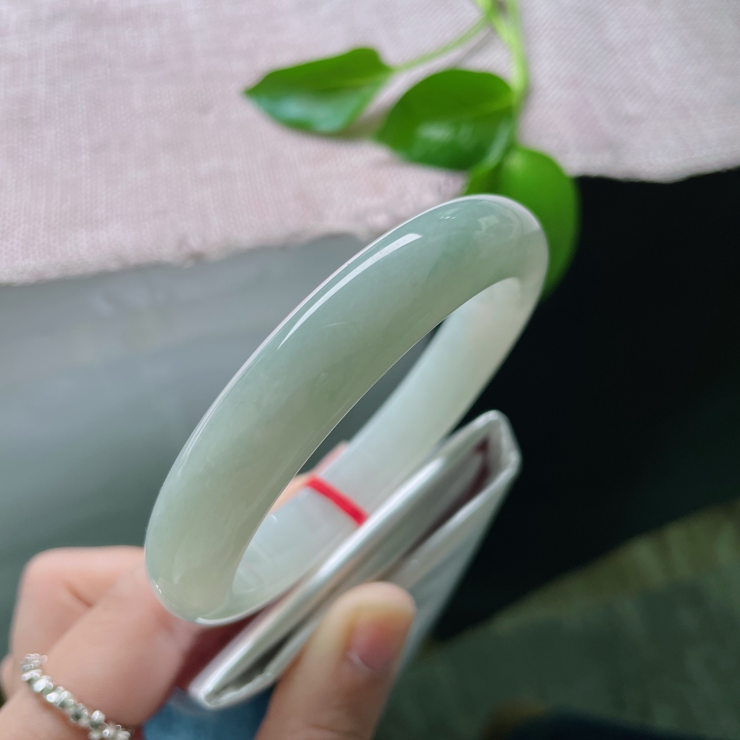 60.2/12.4/8.6，淡绿色底正圈，大圈口，素雅不张扬，底子细腻干净，皮纹，ss50591a