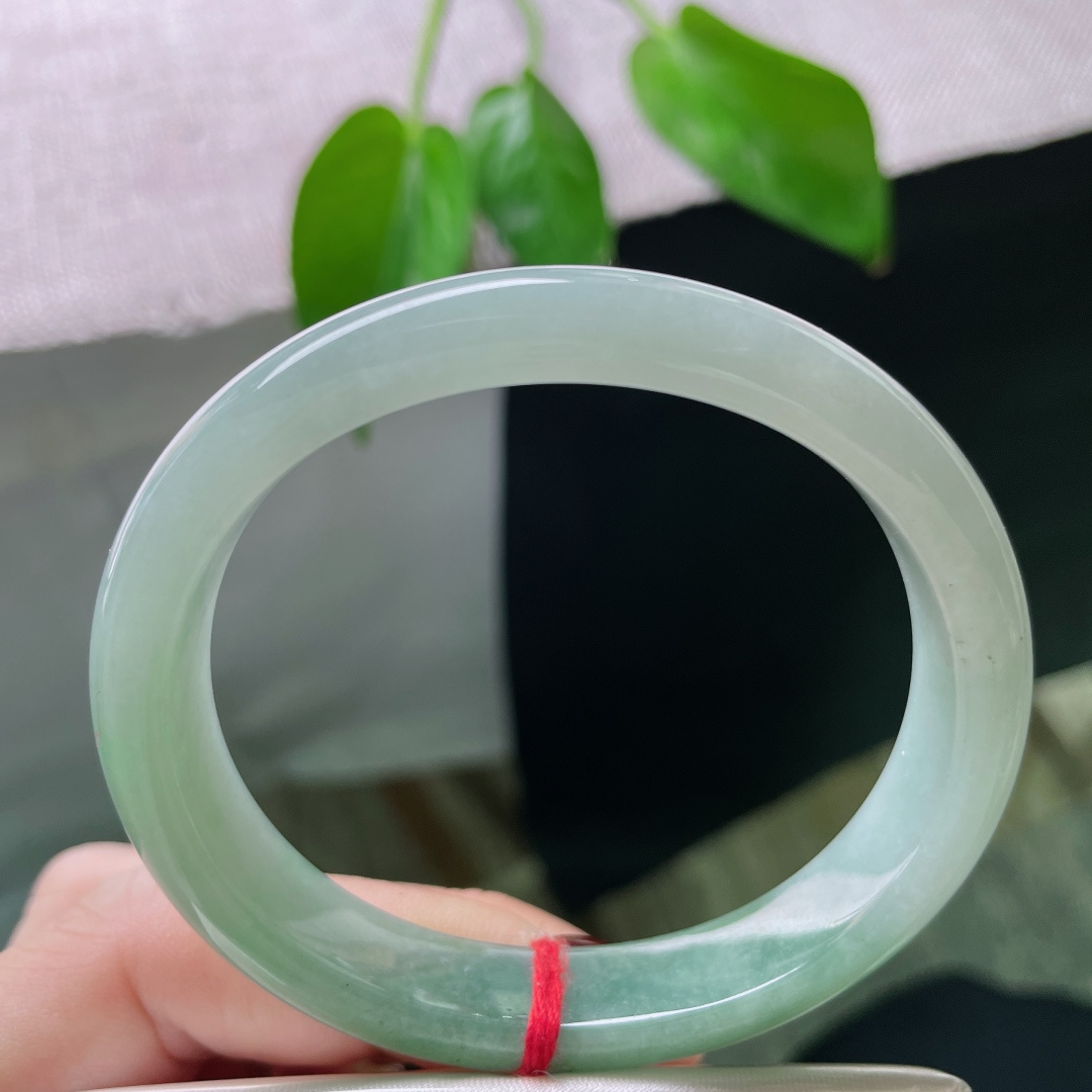 57.3（51）12/7，半山水贵妃，一半是山，沉静；一半是水，流年。无裂，ss50367a