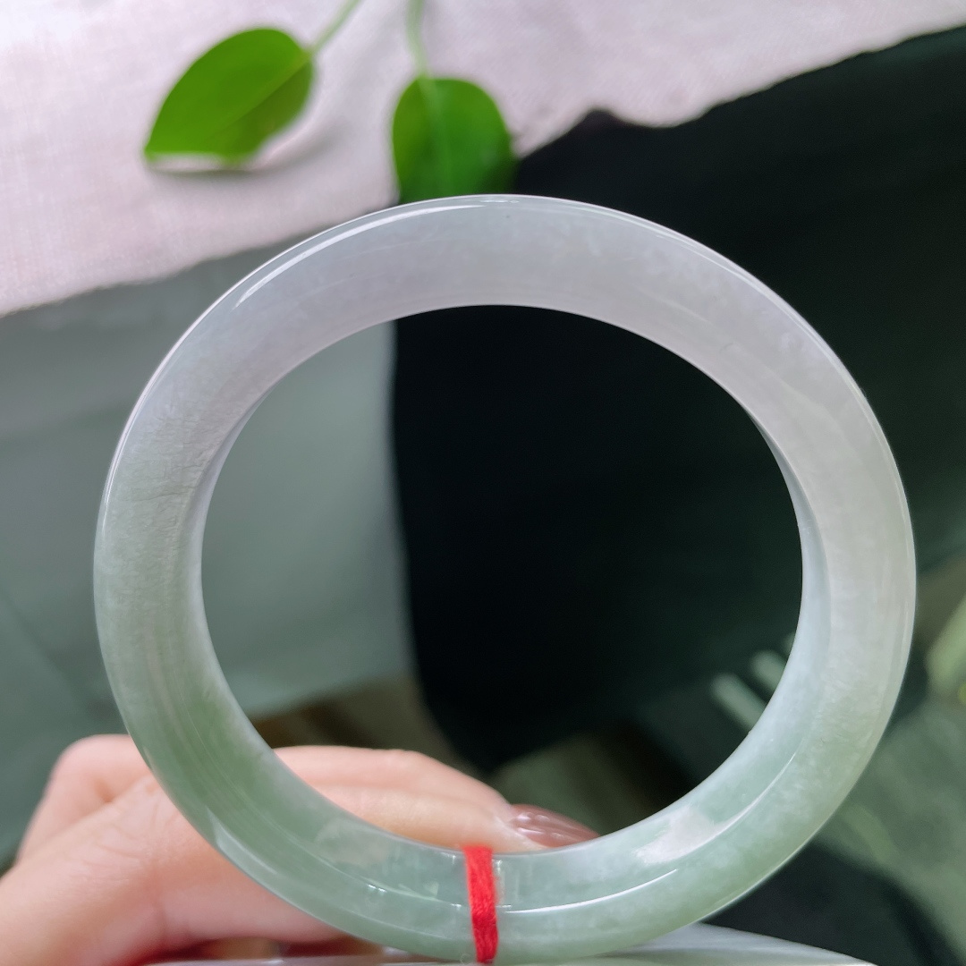 58/12.8/8.2，浅油绿正圈，半山水意境感，种老，细润，腕间春秋，有纹，ss50626a