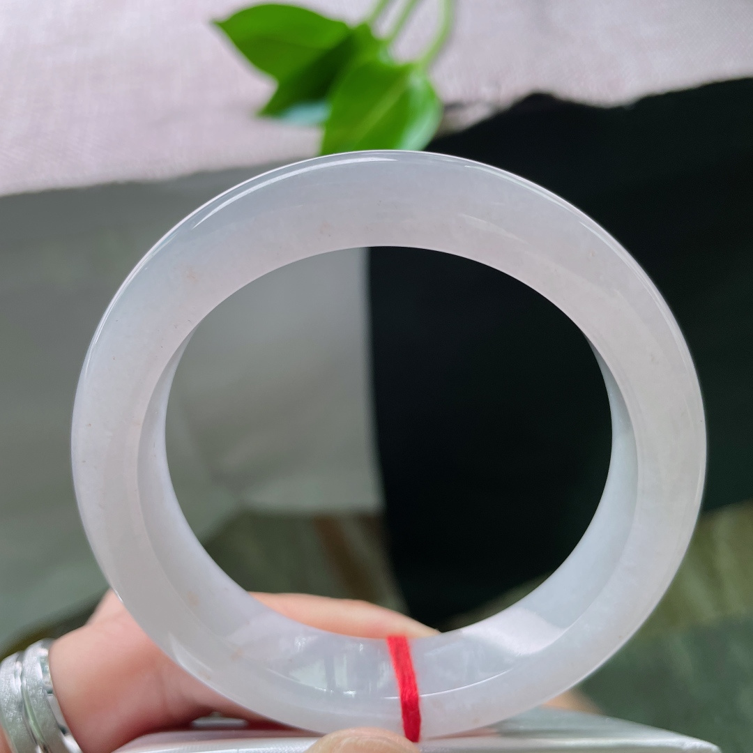 55.8/12.7/8.9，冰紫正圈，洒金宛如星子一般坠落腕间，摇曳生姿，无裂，ss50529a