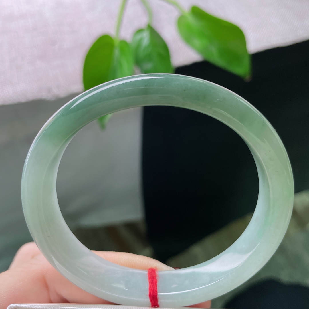 57.3（51）12/7，半山水贵妃，一半是山，沉静；一半是水，流年。无裂，ss50367a