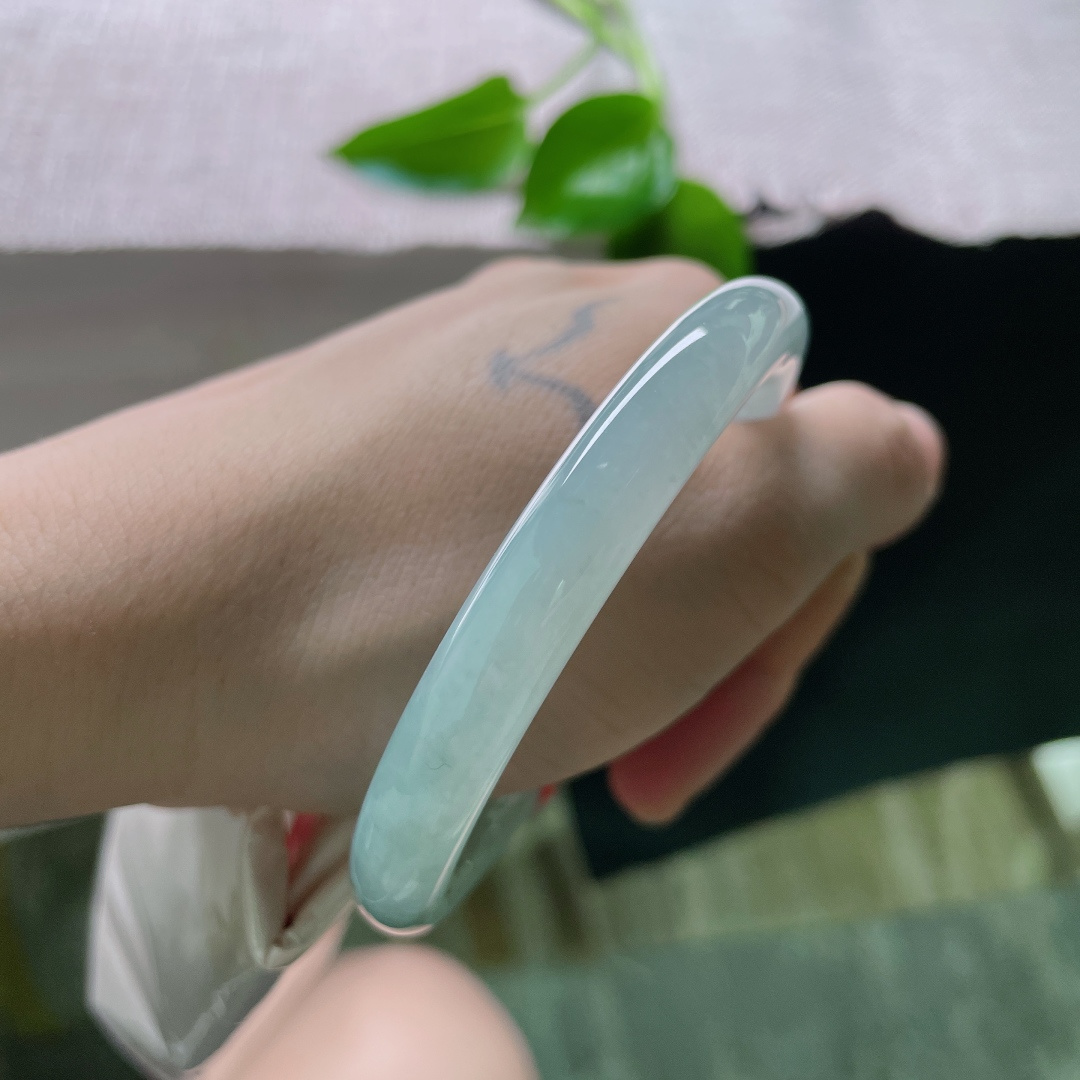 54.4/8.6，冰蓝圆条，是深海交出的一页信纸，所有心事都沉在安静的蓝里。棉根，无裂，ss49983a