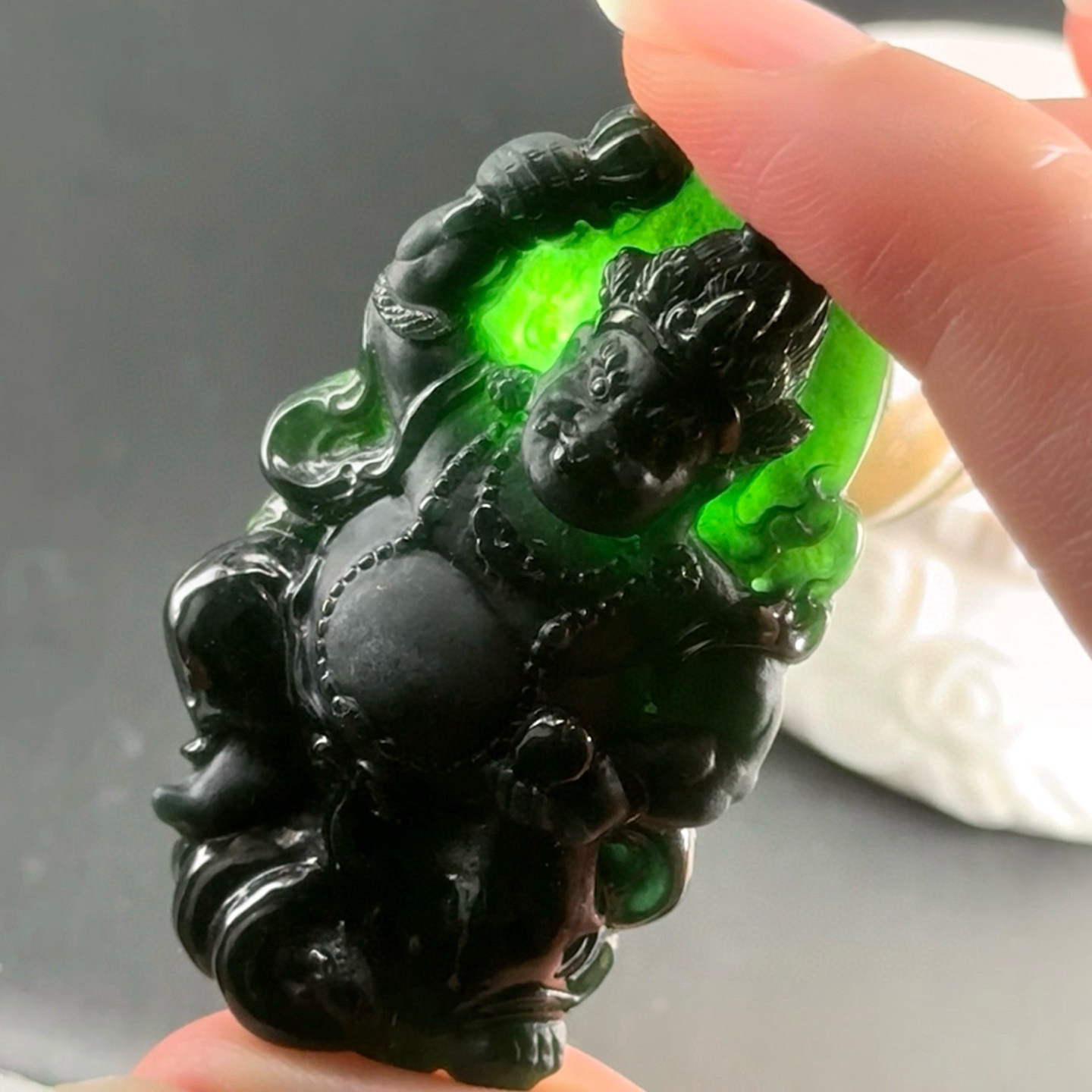 精品墨翠大黑天 种好色正 黑度好 打灯通透 尺寸52.9