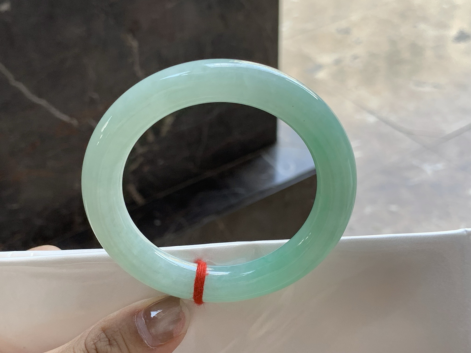 55-11mm

果绿圆条手镯^_^55 56可戴～ 颜色均匀 细腻