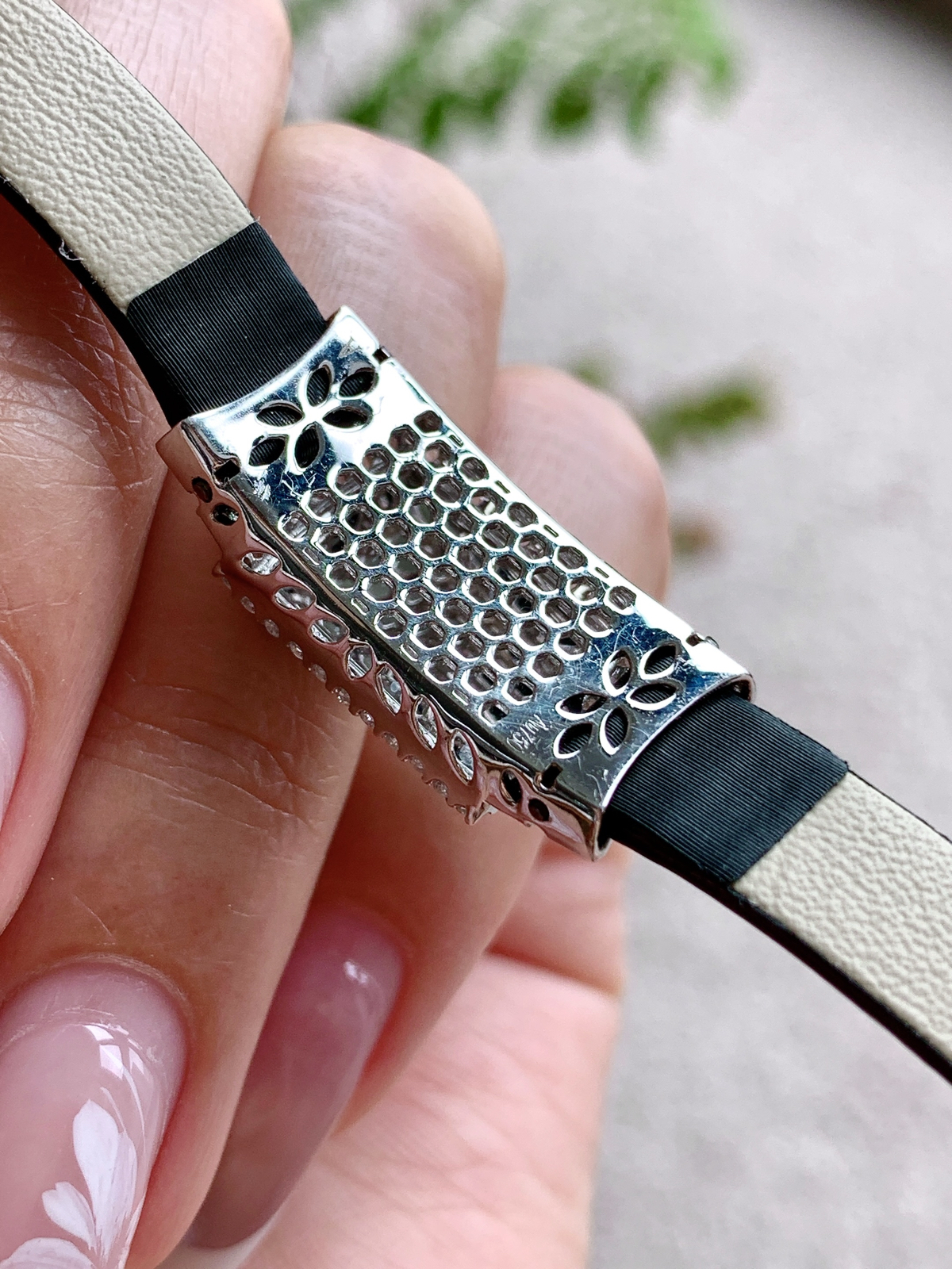 【镶嵌】🫧高冰阳绿无事牌满绿无事牌手牌手表款
【说明】缅料 18k金镶嵌 性价比高  
【整体】24.3-12.4-7.2
【裸石】14-9.6-1