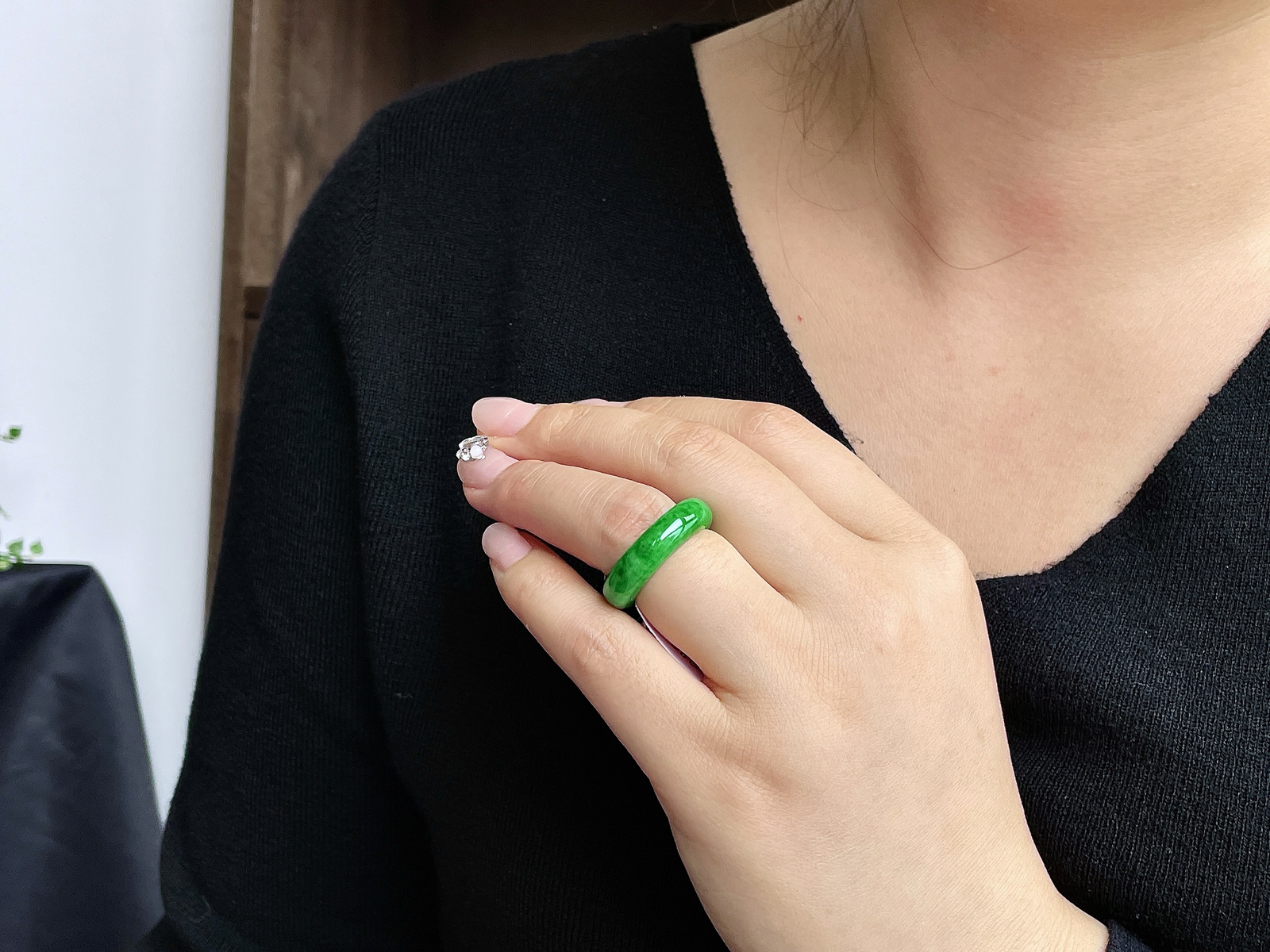 【裸石】冰阳绿戒圈指环
【说明】性价比高  
【尺寸】6.4-4.3
【圈口】16号
【