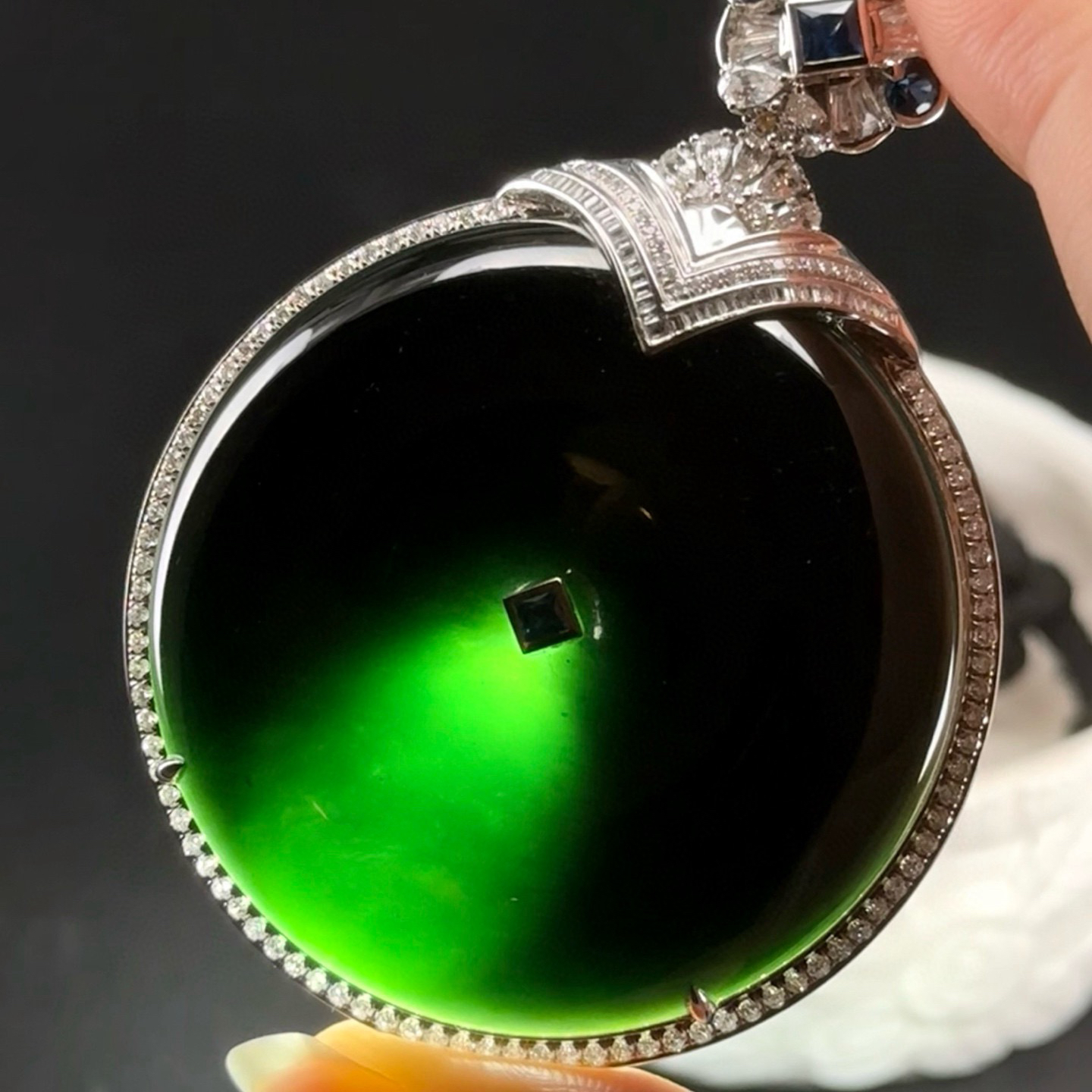 精品18k墨翠超大平安扣 种好色正 黑度极好 打灯通透 油性十足