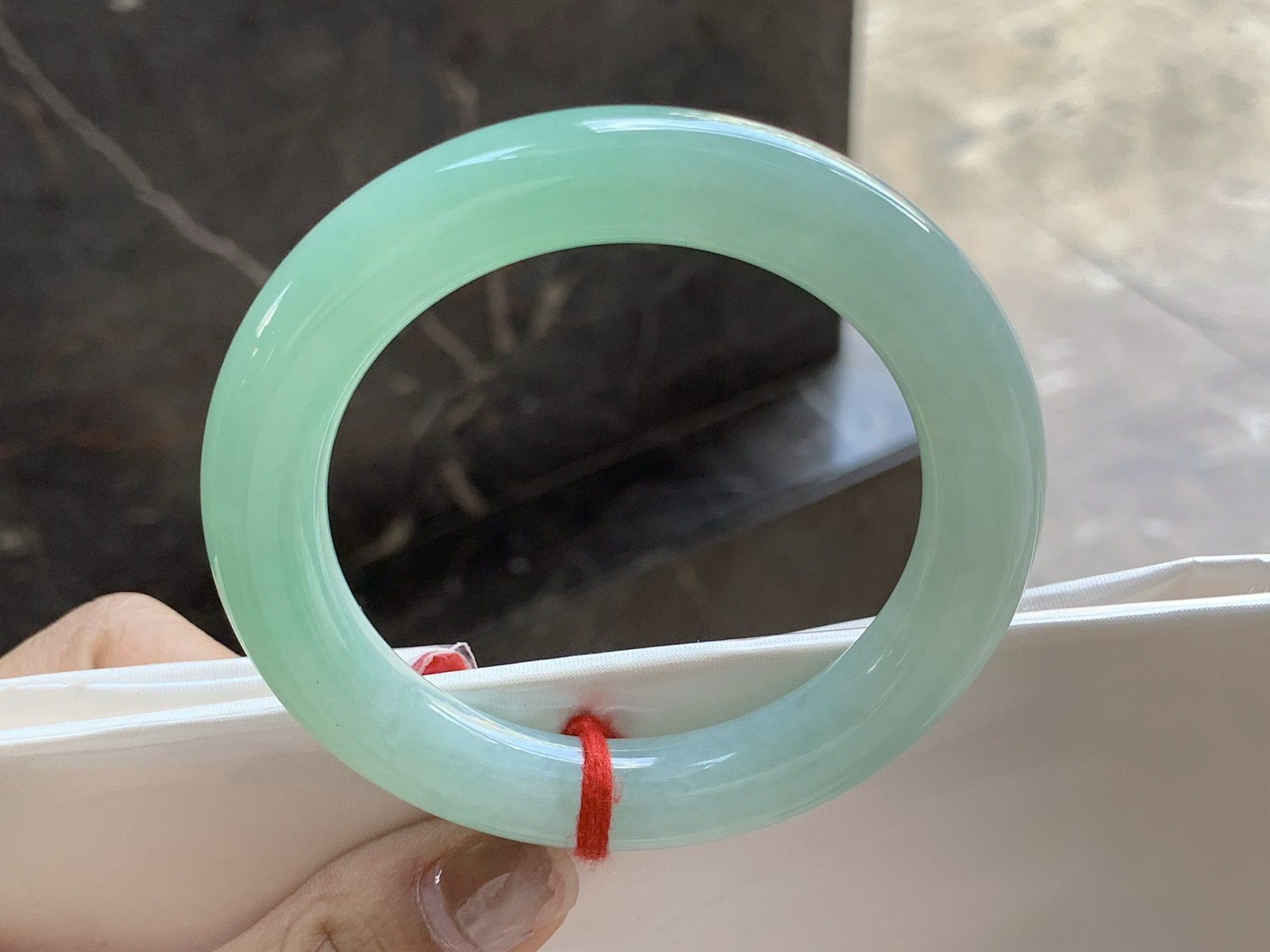 55-11mm

果绿圆条手镯^_^55 56可戴～ 颜色均匀 细腻