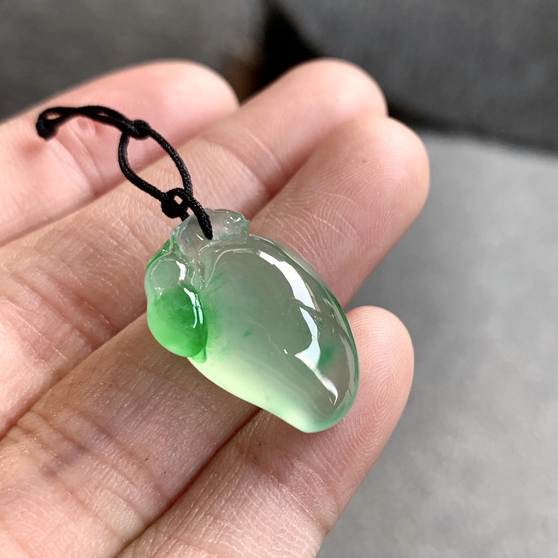 ️ 福瓜通体盈绿如凝露，弧线饱满似初熟。
尺寸21.8×14×7.3