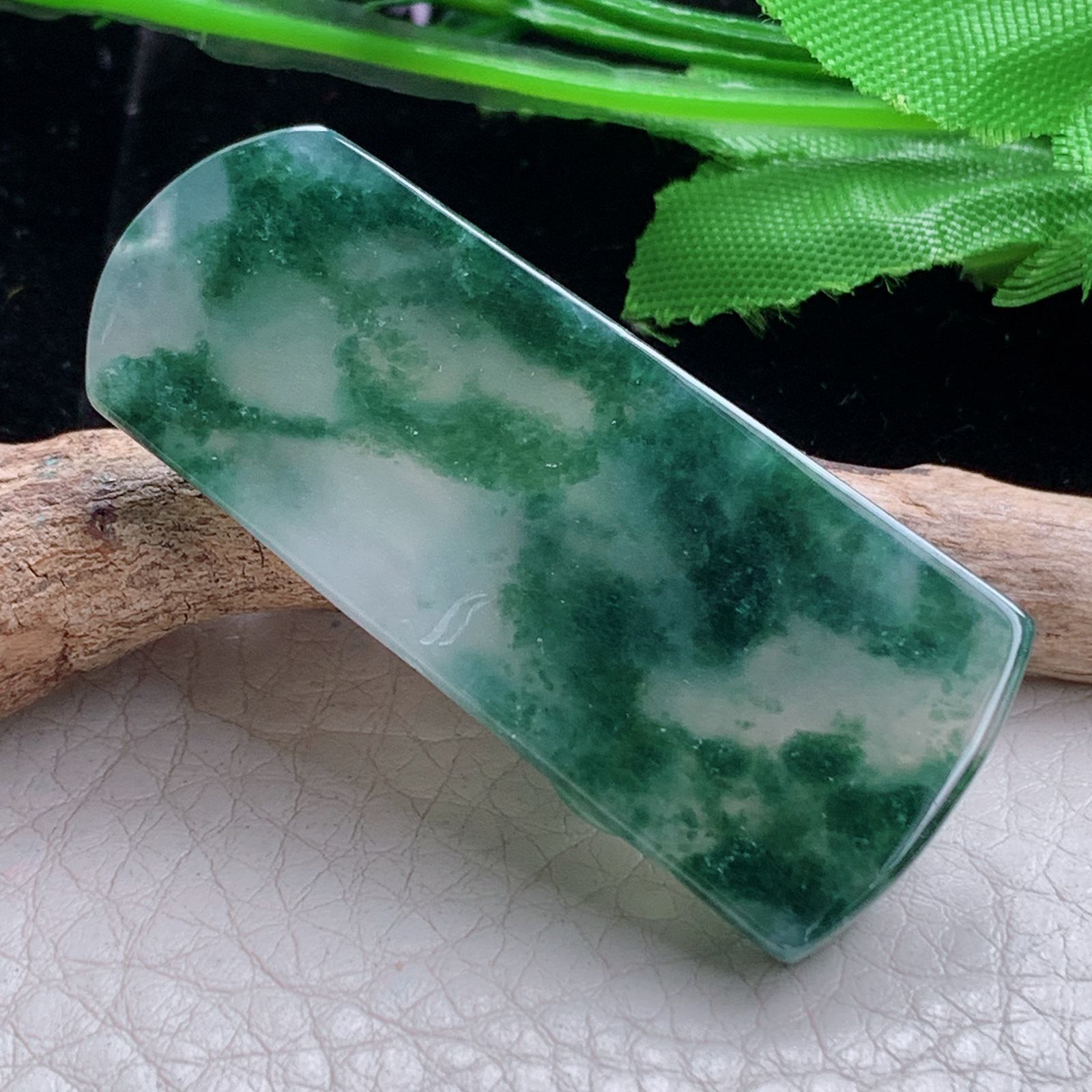 lz实拍48*20*5.8天然缅甸翡翠冰飘花山水观音 玉观音玉吊坠 玉挂件