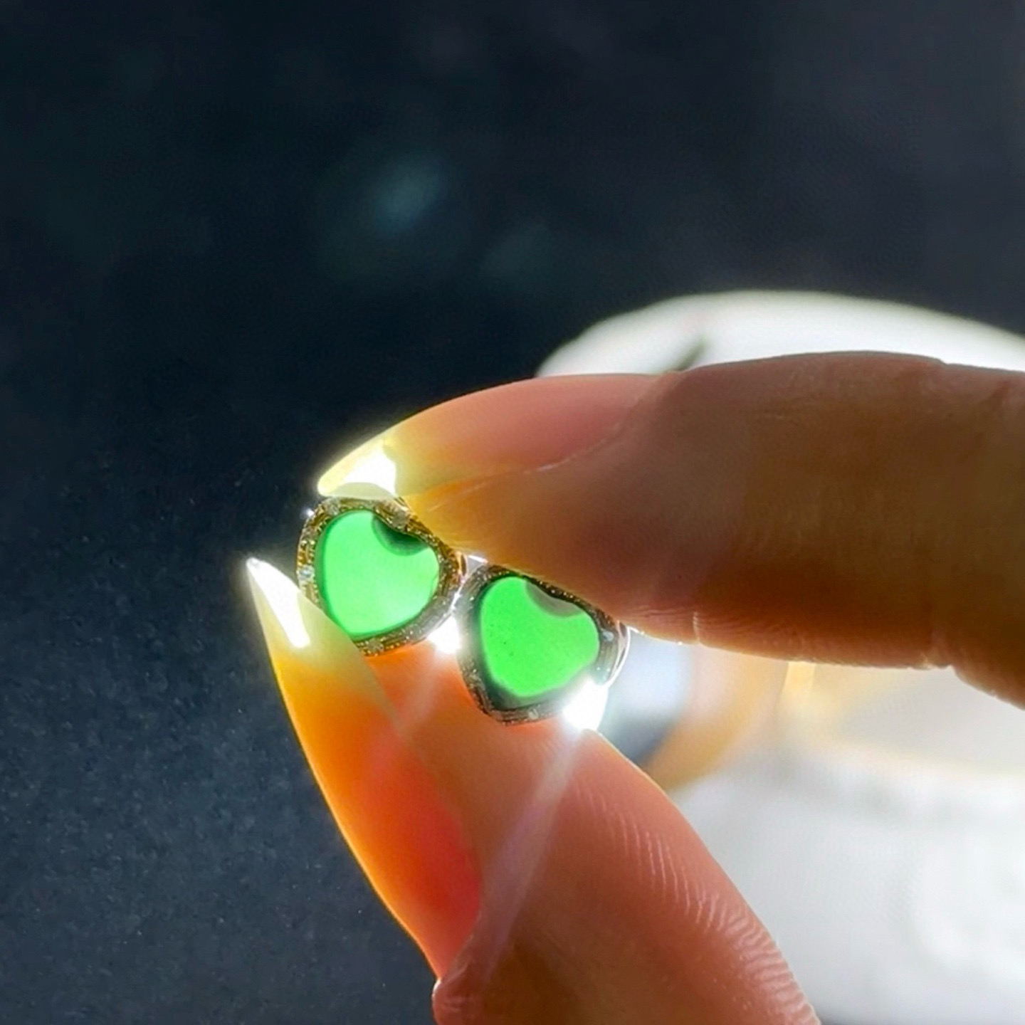 精品18k墨翠心形耳钉 尺寸7.5