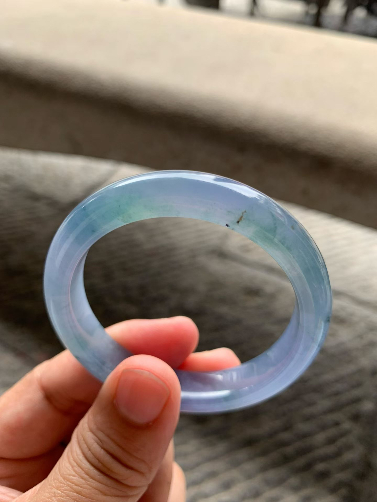 美艳冰紫飘花正圈手镯尺寸50*11*7.5 老坑种水，纯净细腻，通透冰凝，胶感满满，花色灵动，韵味十足，高贵典雅！