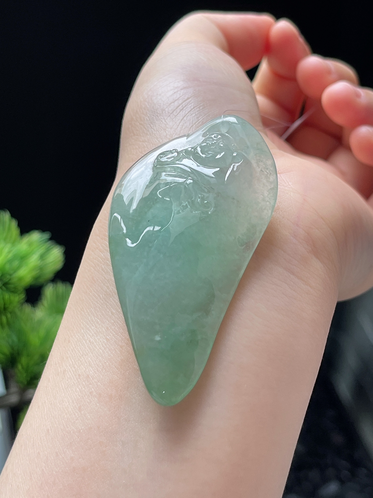 翡翠冰糯种淡绿色佛公