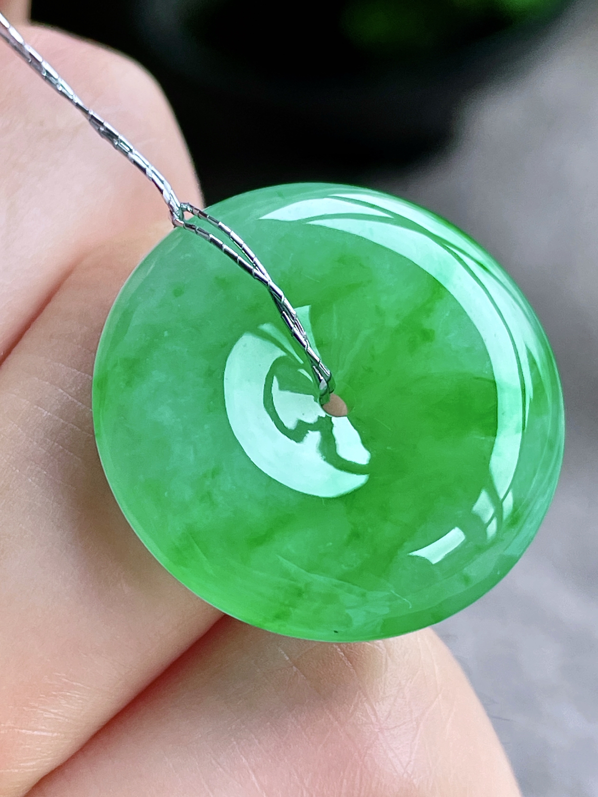 【裸石】冰阳绿平安扣吊坠
【说明】缅料 性价比高  
【尺寸】24.3-5.6