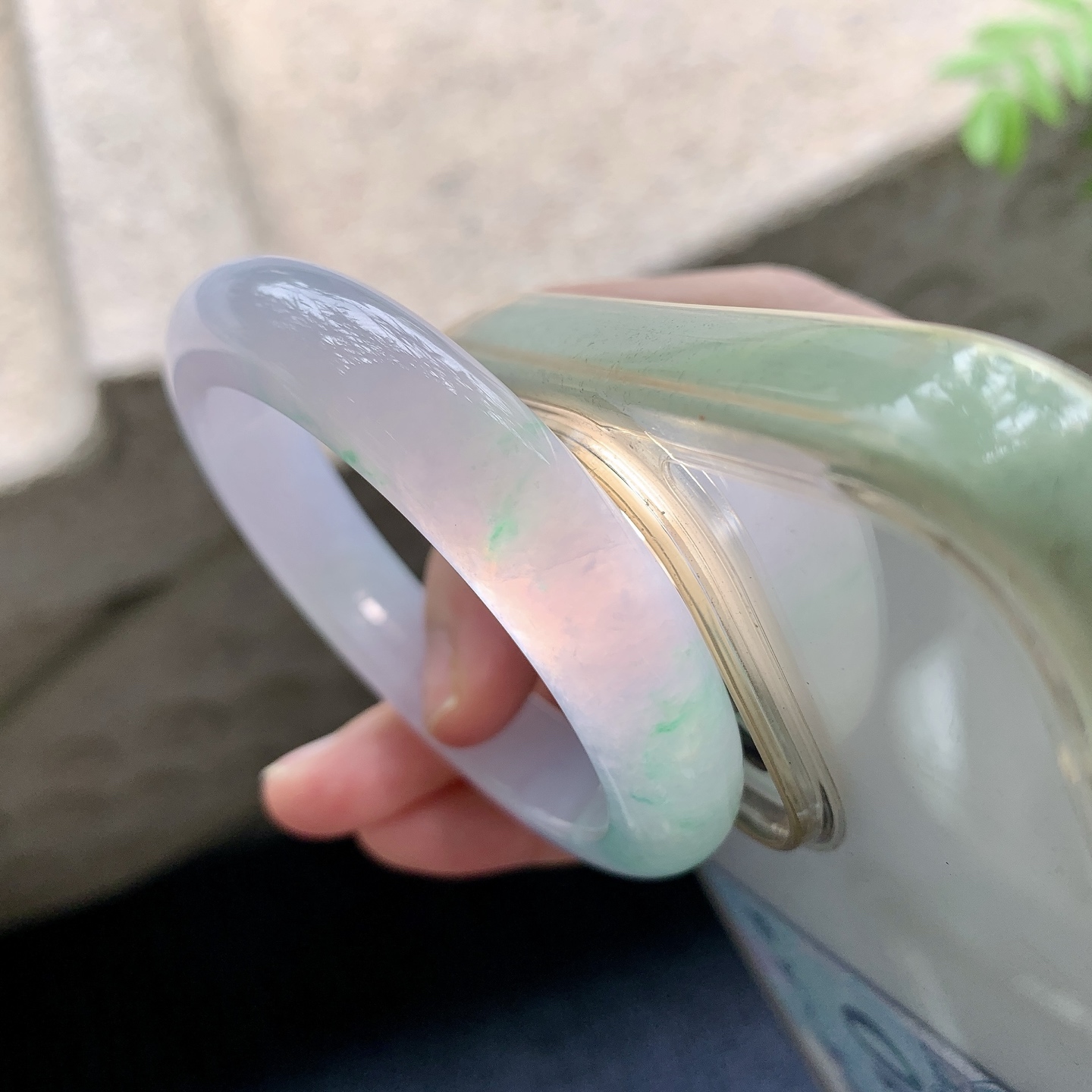 正圈51 52【圈口】52.4/11.8/9【编码】DZ041218【描述】冰糯春彩，水润，种老，细腻，打灯有纹线