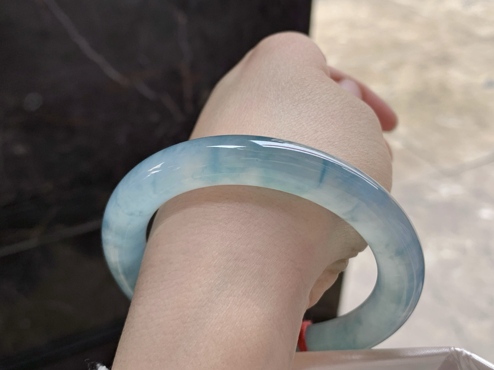 55-10.2

蓝花圆条手镯^_^冰透