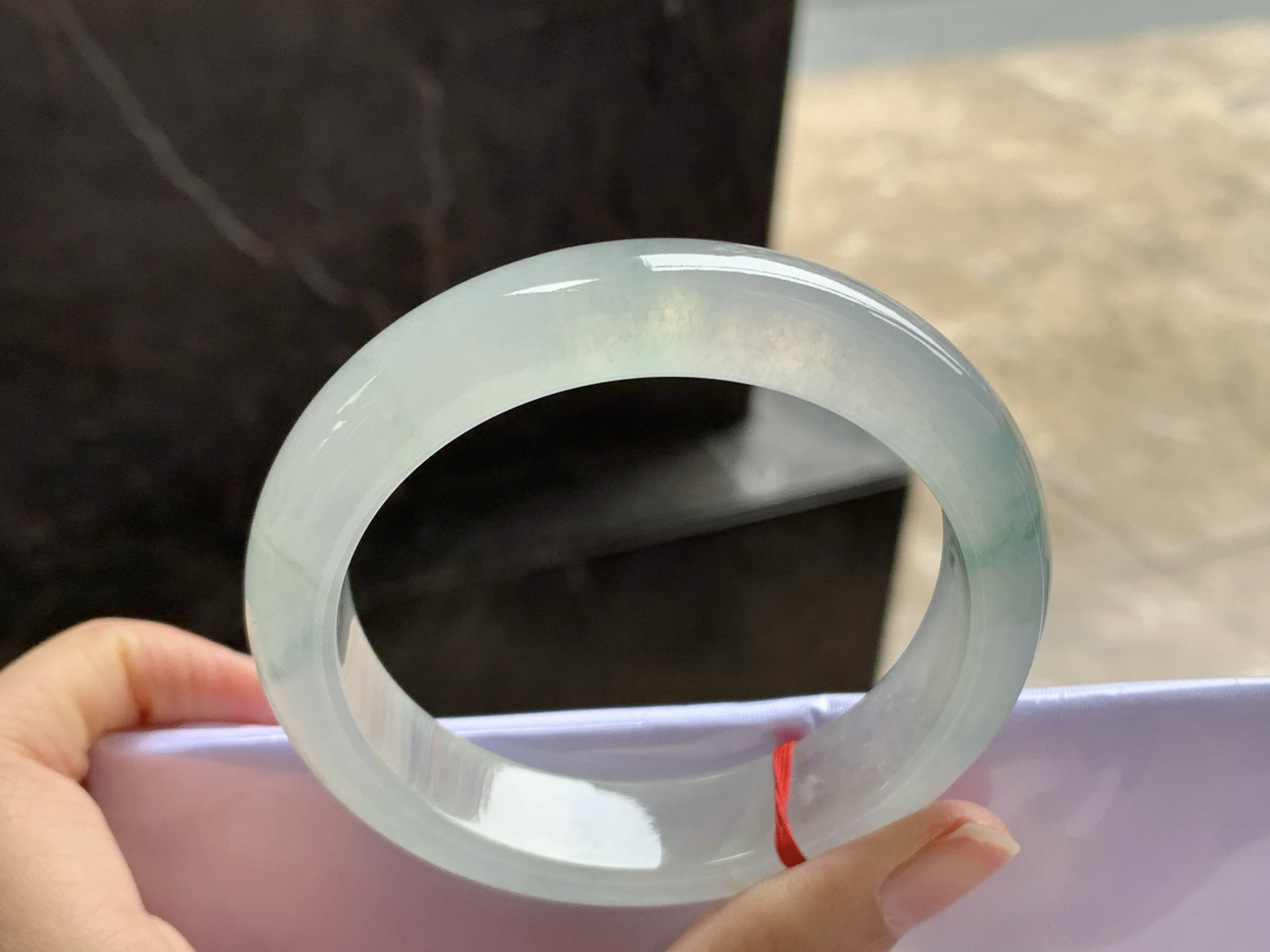 57.5-14.2-8.8

冰蓝花手镯^_^水润