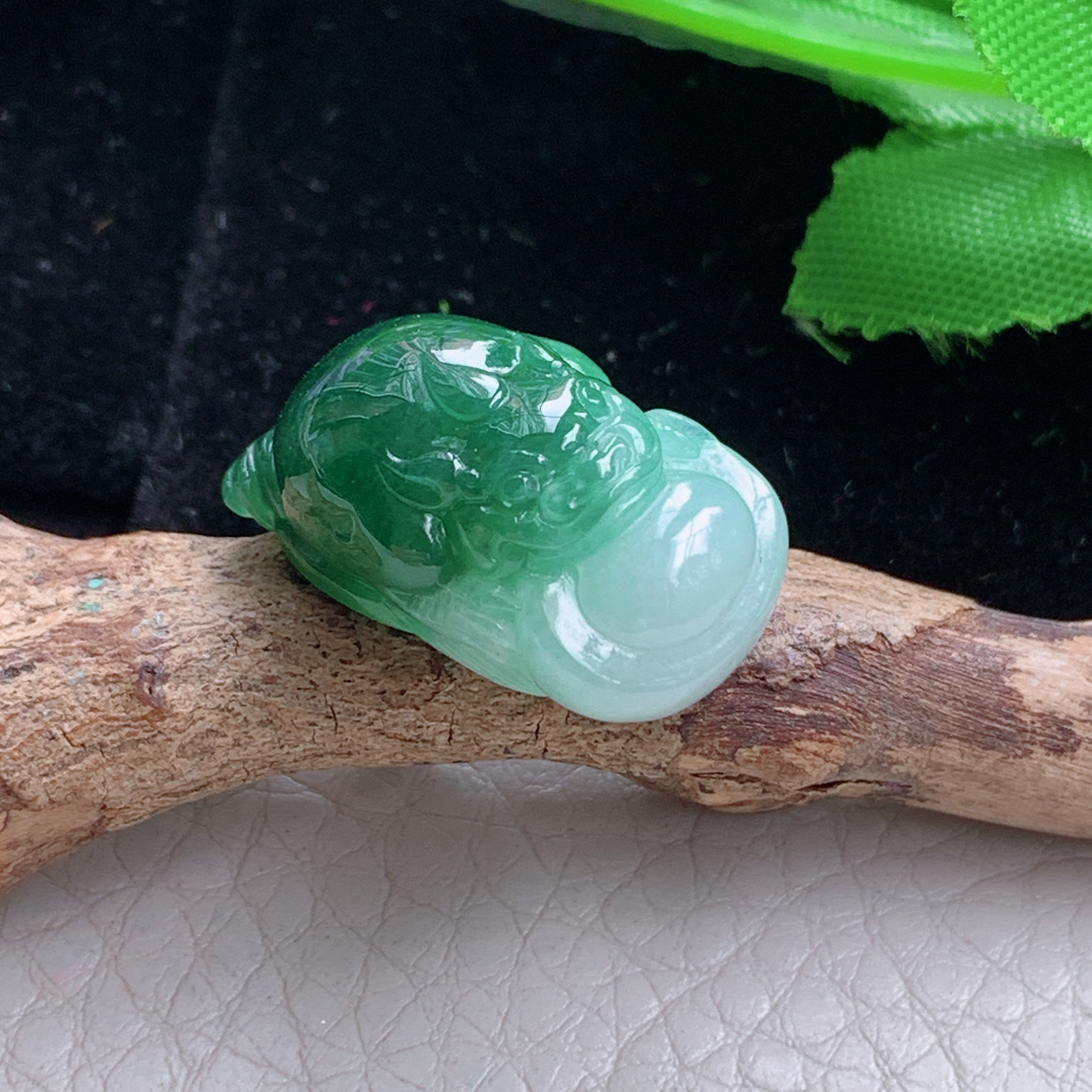 lz实拍24.8*14.2*12.2天然缅甸翡翠双彩招财蟾玉吊坠 玉挂件