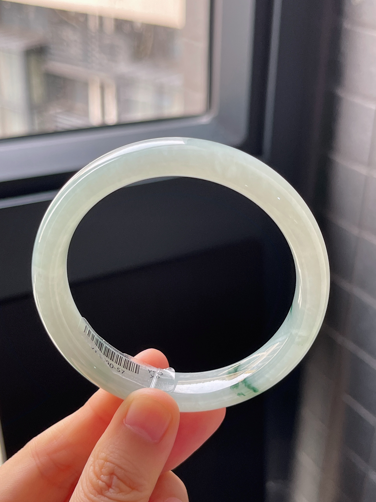 正圈56.6圈口，翡翠冰糯种飘绿手镯