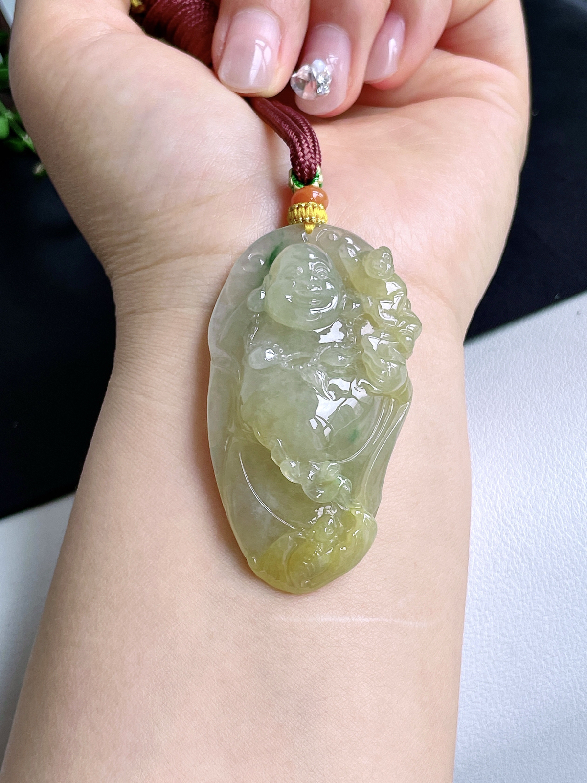 【裸石】冰黄翡逍遥佛吊坠
【说明】缅料 性价比高  
【尺寸】59-33.7-15.7