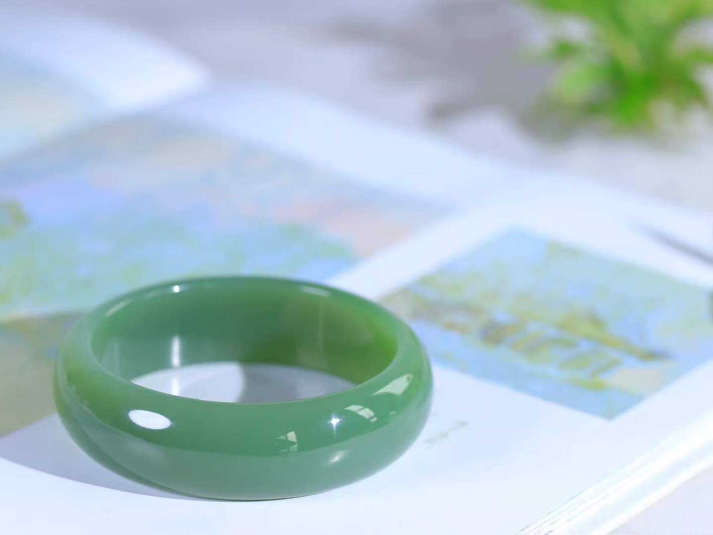 【碧波流转·手镯】

收藏级臻品️和田玉碧玉手镯，玉质细腻温润，手感舒适，️线条流畅，简约大