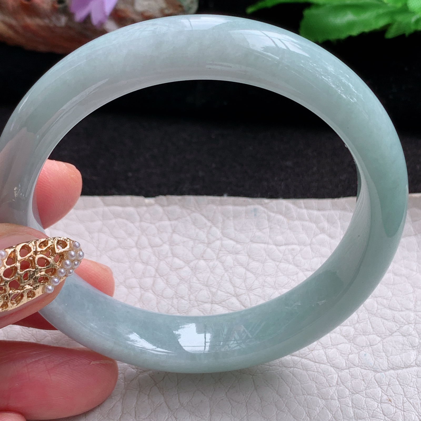 js实拍56*12.5*7.7平安镯 天然翡翠a货手镯浅绿正圈玉镯子