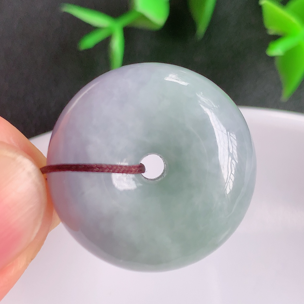 冰润紫罗兰平安扣吊坠，厚装饱满，冰润剔透，细腻水足，种质润泽，飘花灵动，佩戴优雅大气，W42.11   尺寸：23.8-13mm