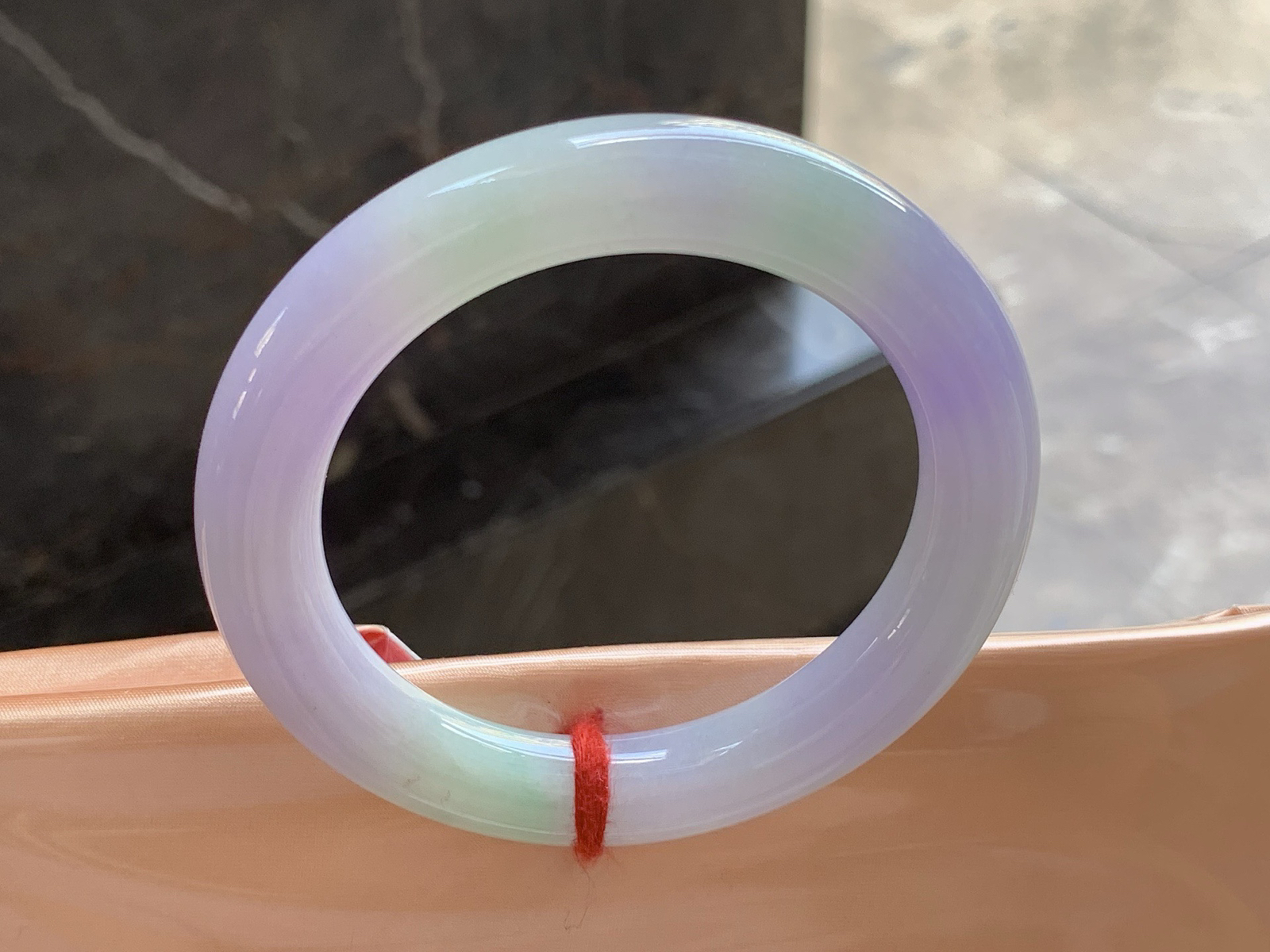 54-10.5

春彩圆条手镯54 55可戴～ 颜色鲜艳 细腻清爽的底子