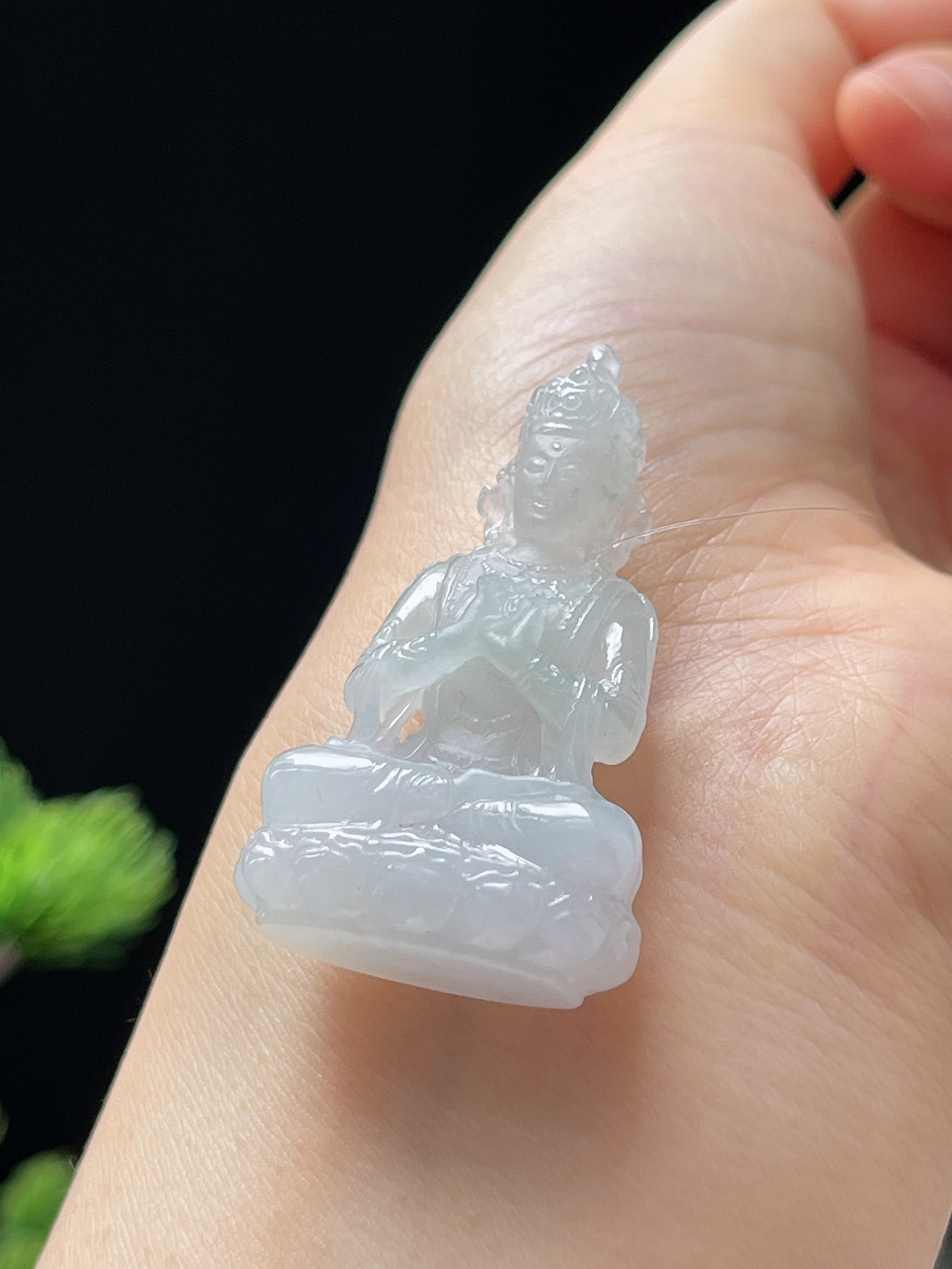 翡翠冰糯种白色挂件，可做小摆件