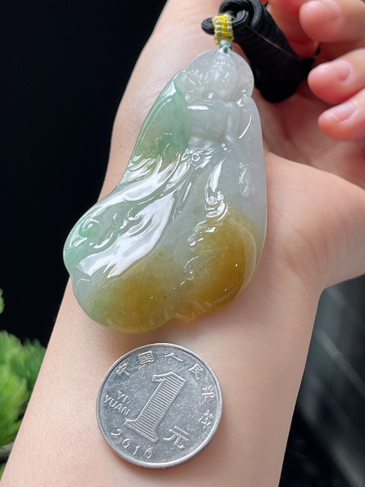 翡翠冰糯种黄加绿挂件