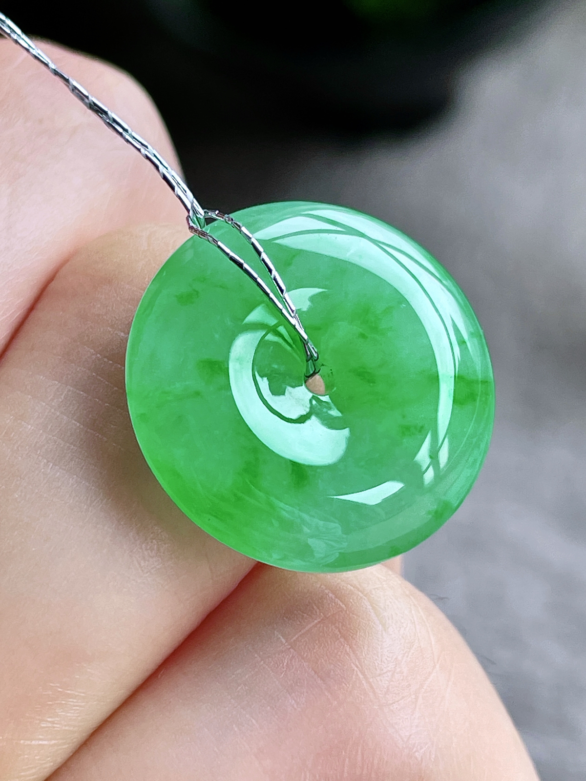 【裸石】冰阳绿平安扣吊坠
【说明】缅料 性价比高  
【尺寸】19.8-5