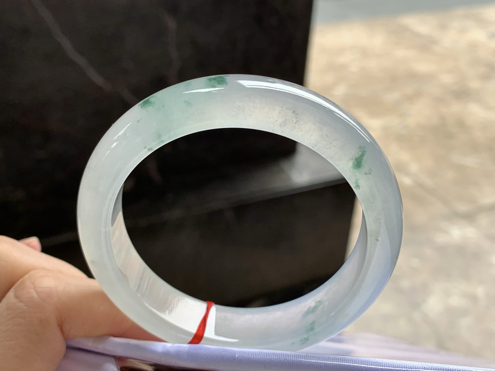 57.5-14.2-8.8

冰蓝花手镯^_^水润